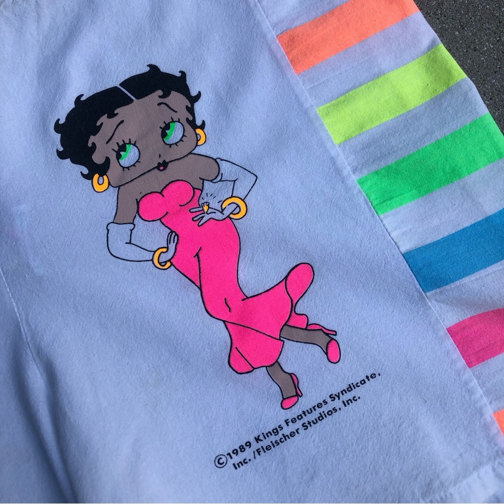Vtg 1989 Betty Boop Rainbow Pattern Fun ‘N Sun White Shorts - Size Medium